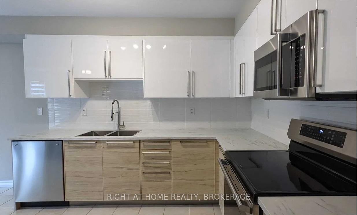 Photo 6 of 104 Bonnie Braes Drive, Brampton, Credit Valley — HOMEH