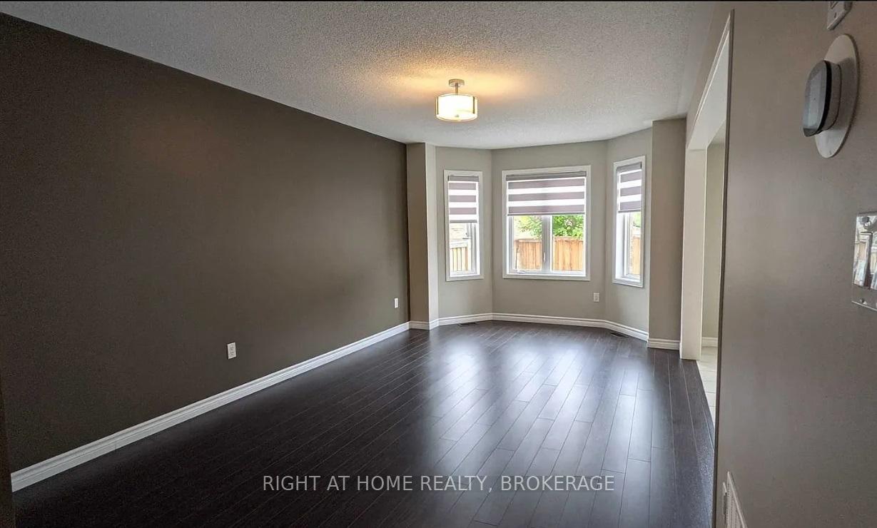 Photo 8 of 104 Bonnie Braes Drive, Brampton, Credit Valley — HOMEH