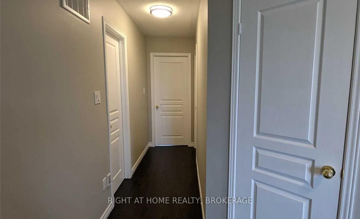Photo 11 of 104 Bonnie Braes Drive, Brampton, Credit Valley — HOMEH