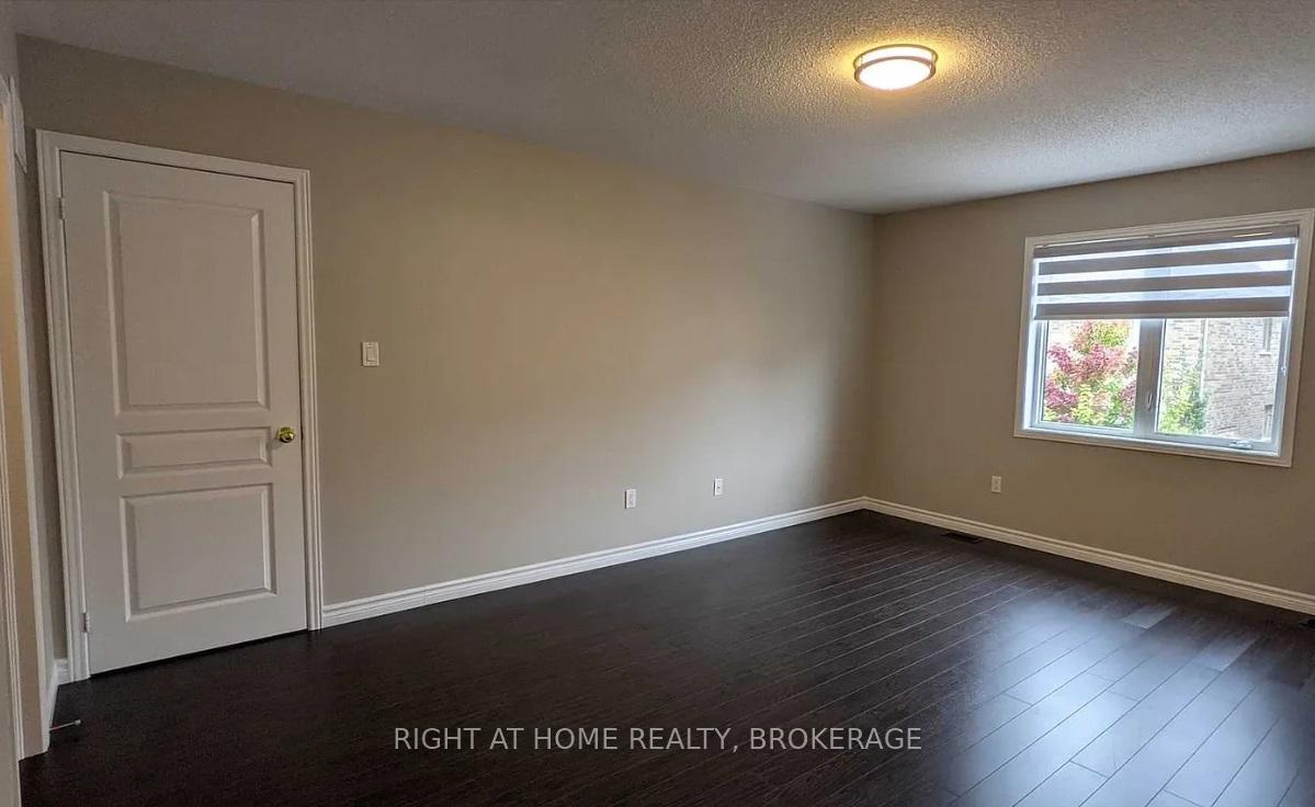 Photo 12 of 104 Bonnie Braes Drive, Brampton, Credit Valley — HOMEH