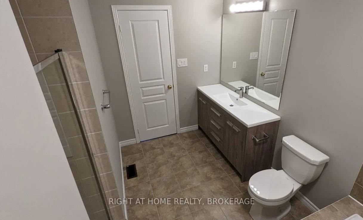 Photo 14 of 104 Bonnie Braes Drive, Brampton, Credit Valley — HOMEH
