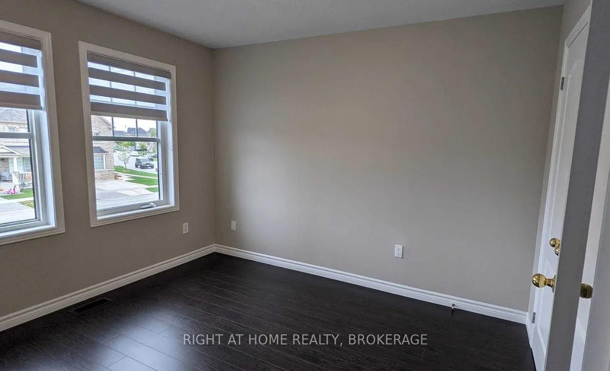 Photo 17 of 104 Bonnie Braes Drive, Brampton, Credit Valley — HOMEH