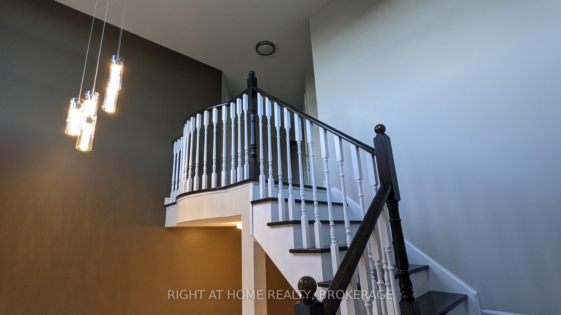 Photo 19 of 104 Bonnie Braes Drive, Brampton, Credit Valley — HOMEH