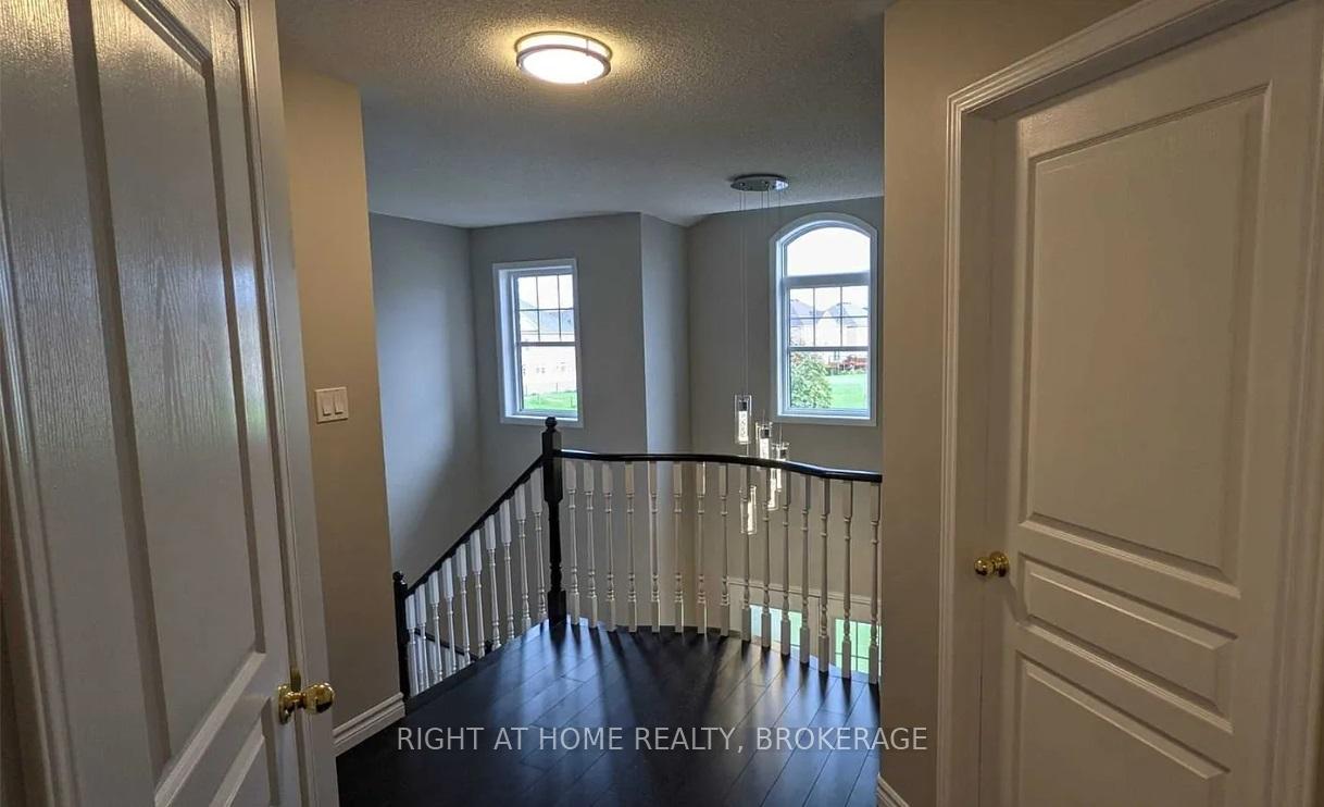 Photo 20 of 104 Bonnie Braes Drive, Brampton, Credit Valley — HOMEH
