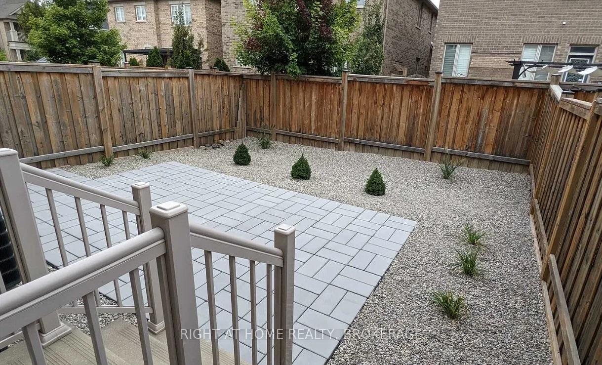Photo 21 of 104 Bonnie Braes Drive, Brampton, Credit Valley — HOMEH