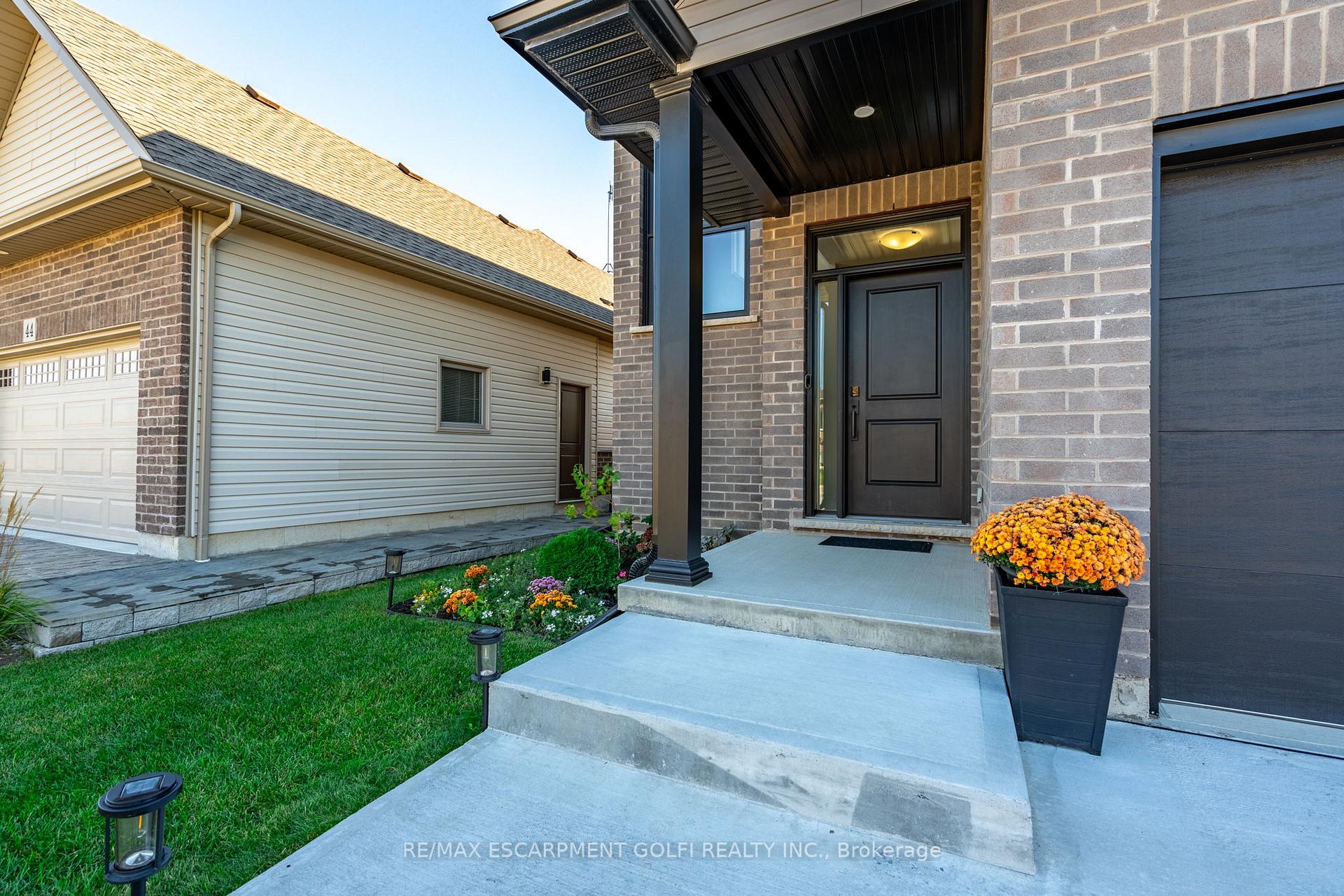 Photo 3 of 48 Berkshire Drive, St. Catharines, Carlton/Bunting — HOMEH