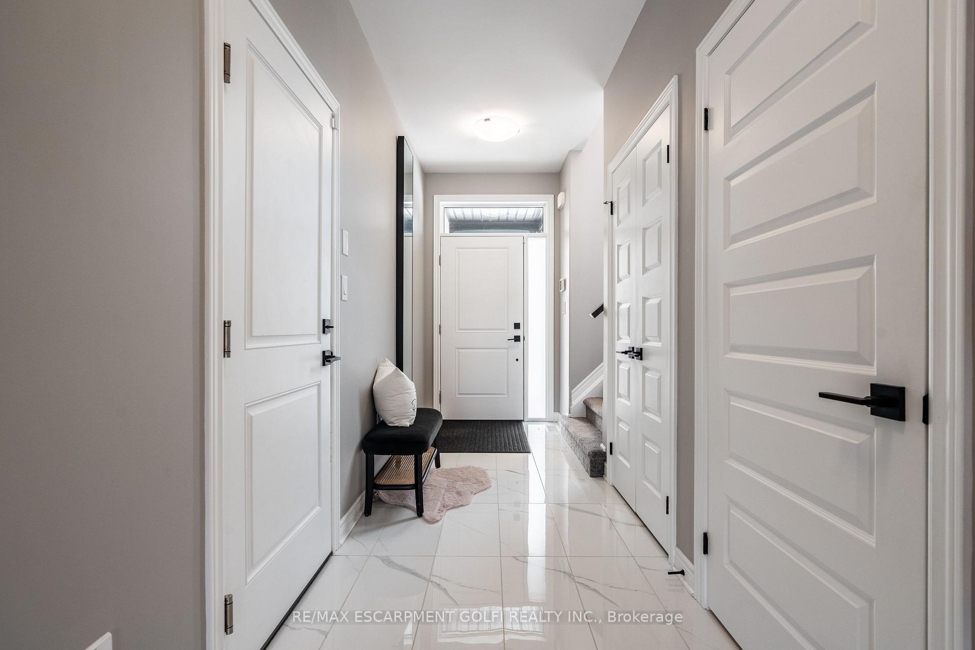 Photo 5 of 48 Berkshire Drive, St. Catharines, Carlton/Bunting — HOMEH