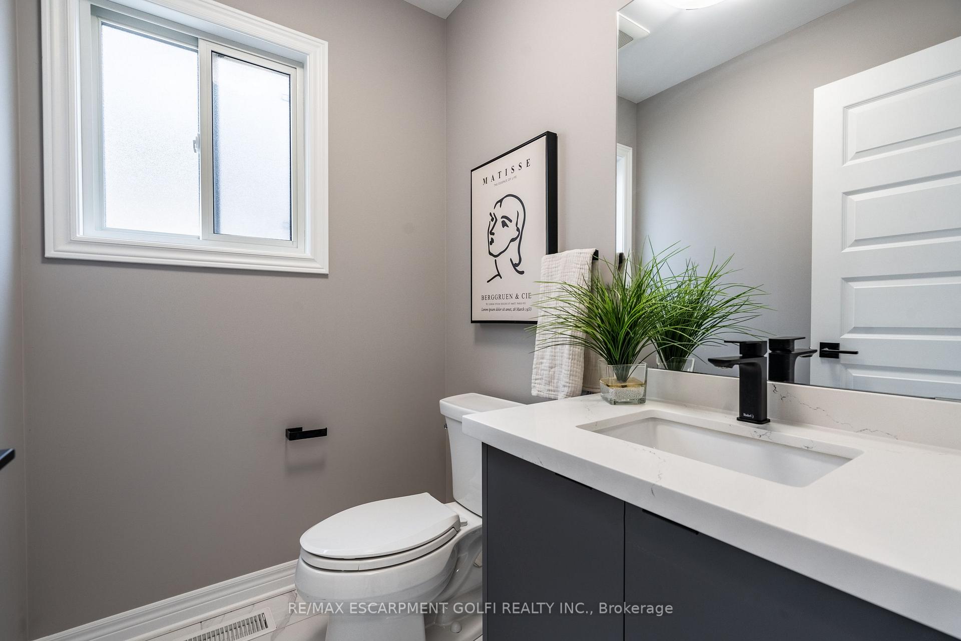 Photo 6 of 48 Berkshire Drive, St. Catharines, Carlton/Bunting — HOMEH