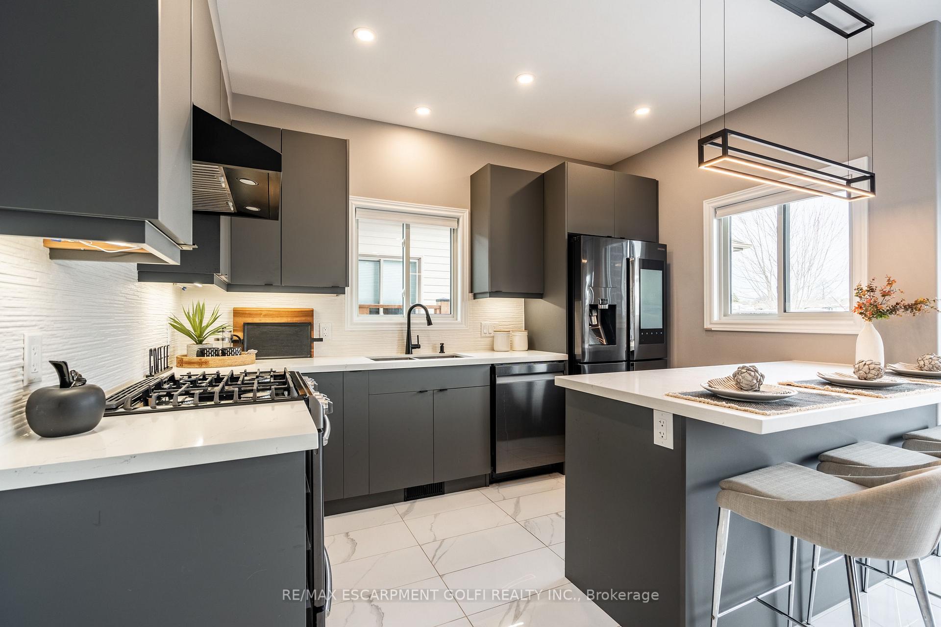 Photo 7 of 48 Berkshire Drive, St. Catharines, Carlton/Bunting — HOMEH