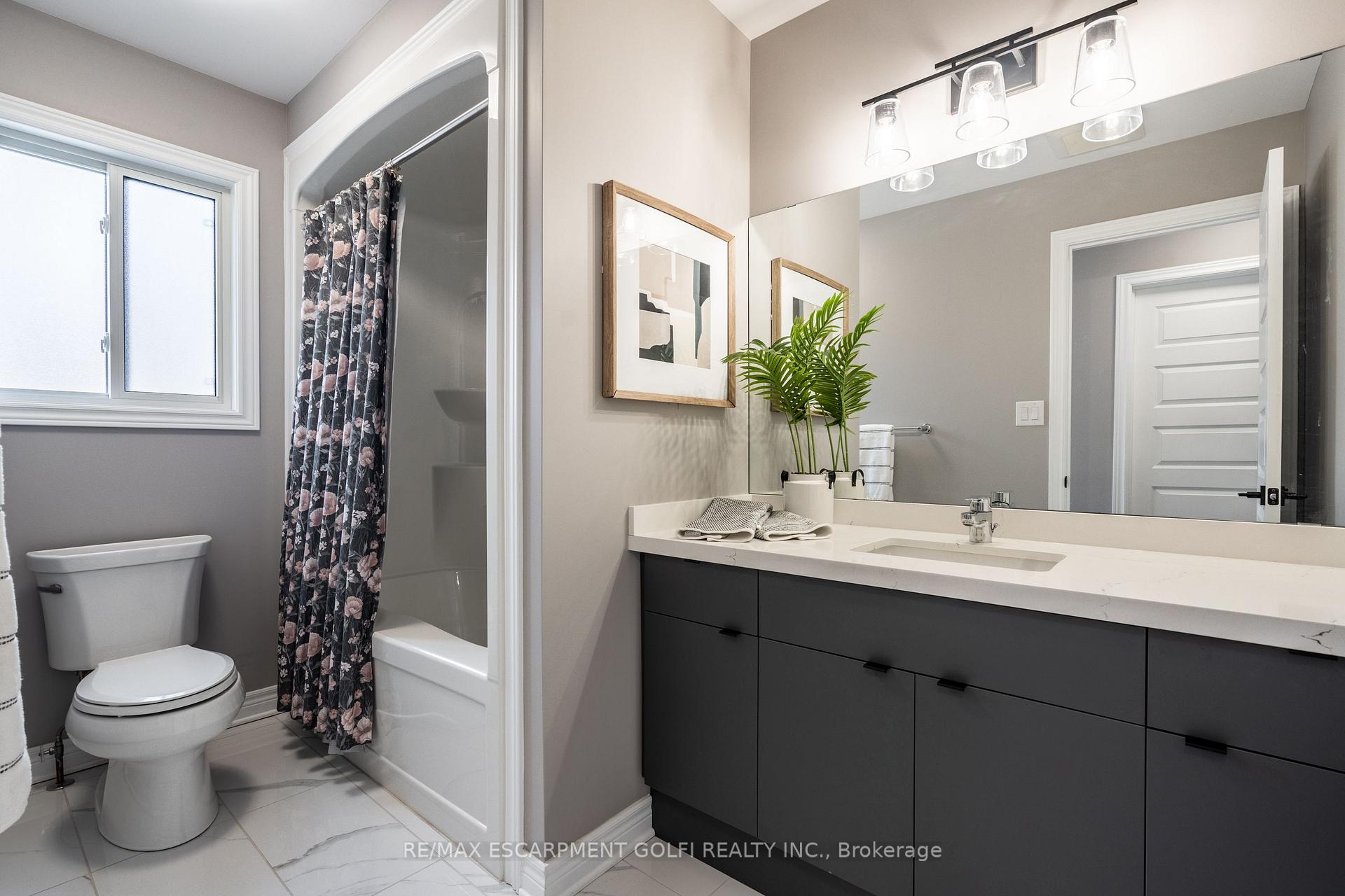 Photo 17 of 48 Berkshire Drive, St. Catharines, Carlton/Bunting — HOMEH