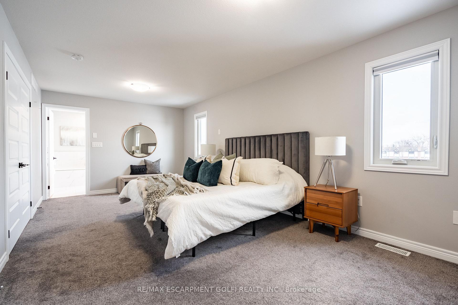 Photo 23 of 48 Berkshire Drive, St. Catharines, Carlton/Bunting — HOMEH