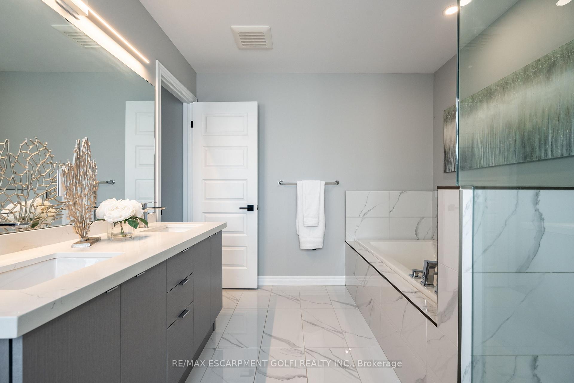 Photo 27 of 48 Berkshire Drive, St. Catharines, Carlton/Bunting — HOMEH