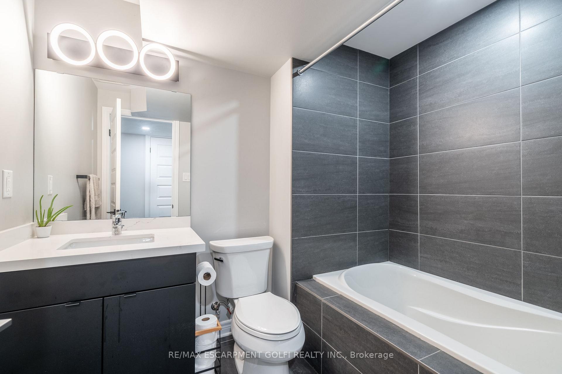 Photo 31 of 48 Berkshire Drive, St. Catharines, Carlton/Bunting — HOMEH