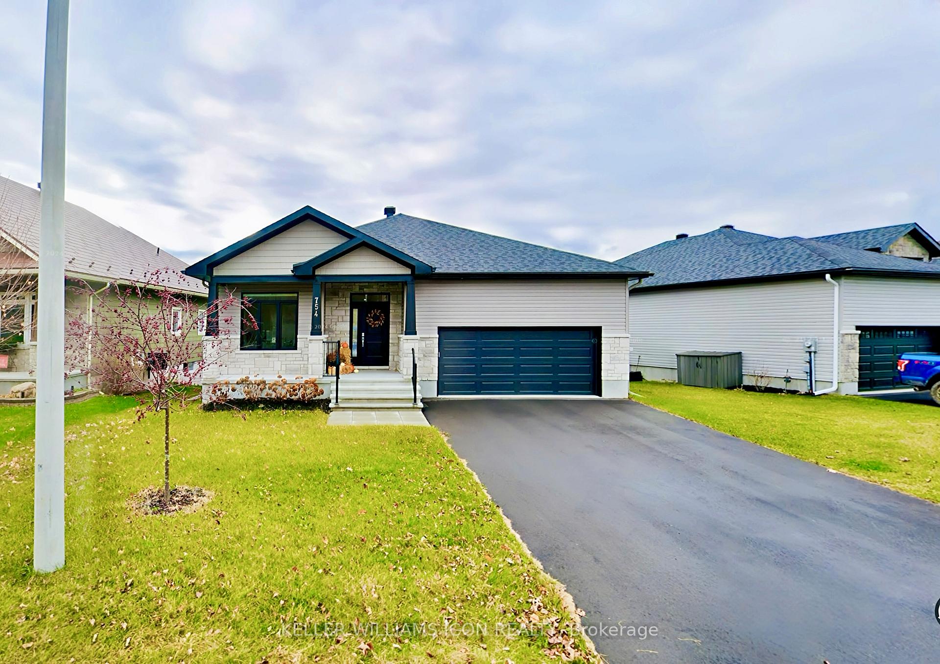 Photo 1 of 754 Meadowridge Circle, Ottawa, Carp — HOMEH
