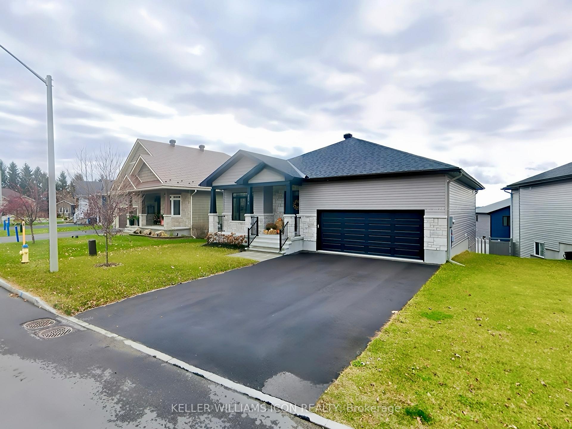 Photo 2 of 754 Meadowridge Circle, Ottawa, Carp — HOMEH