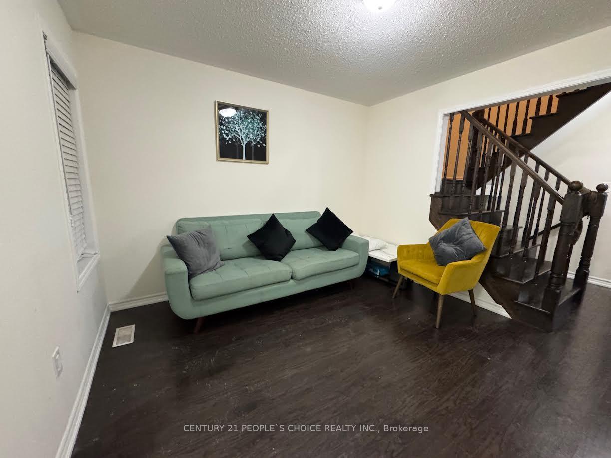 Photo 3 of 74 Quillberry Close, Brampton, Northwest Brampton — HOMEH