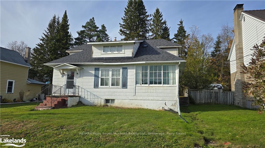 Photo 3 of 155 Huston St Street, Burk's Falls — HOMEH