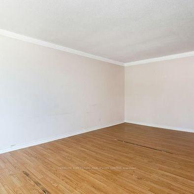 Photo 4 of 61 Epsom Downs Drive, Brampton, Southgate — HOMEH