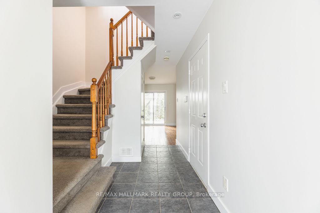 Photo 5 of 510 Burleigh Private, Ottawa, Cyrville — HOMEH