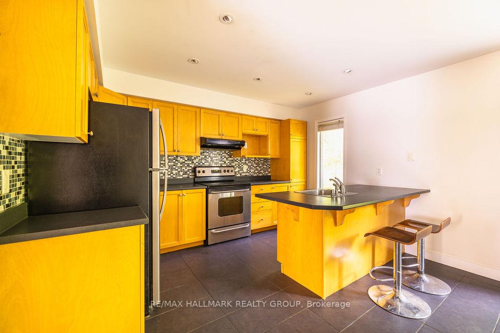 Photo 13 of 510 Burleigh Private, Ottawa, Cyrville — HOMEH