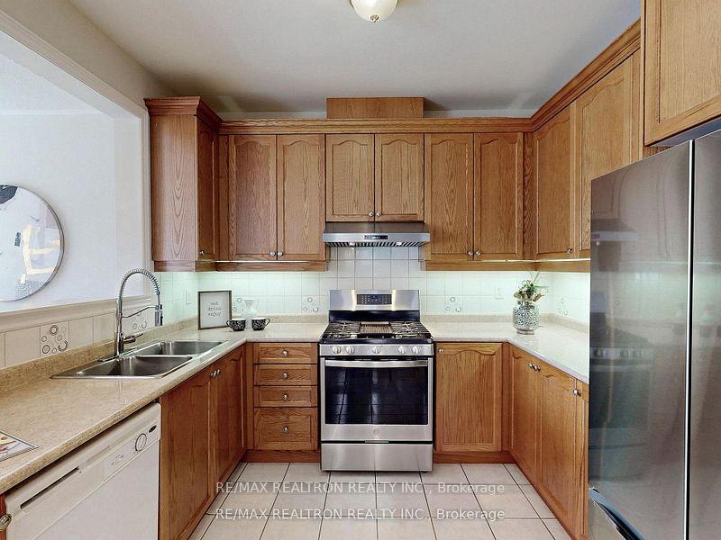 Photo 15 of 64 Gower Crescent, Brampton, Sandringham-Wellington — HOMEH