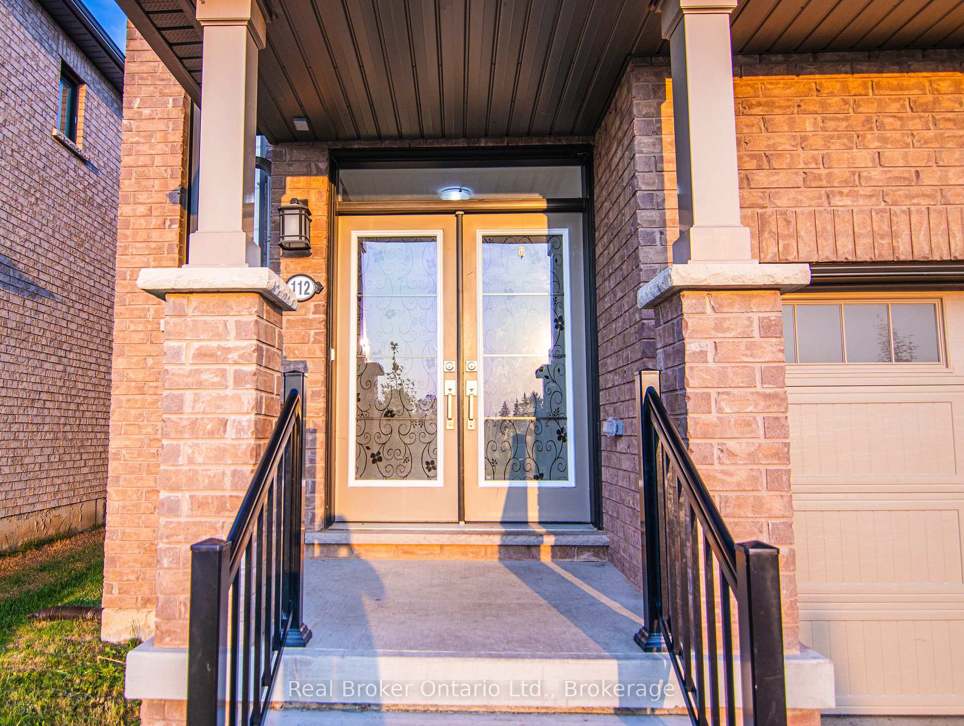 Photo 2 of 112 Queen Mary Boulevard, Hamilton, Stoney Creek Mountain — HOMEH