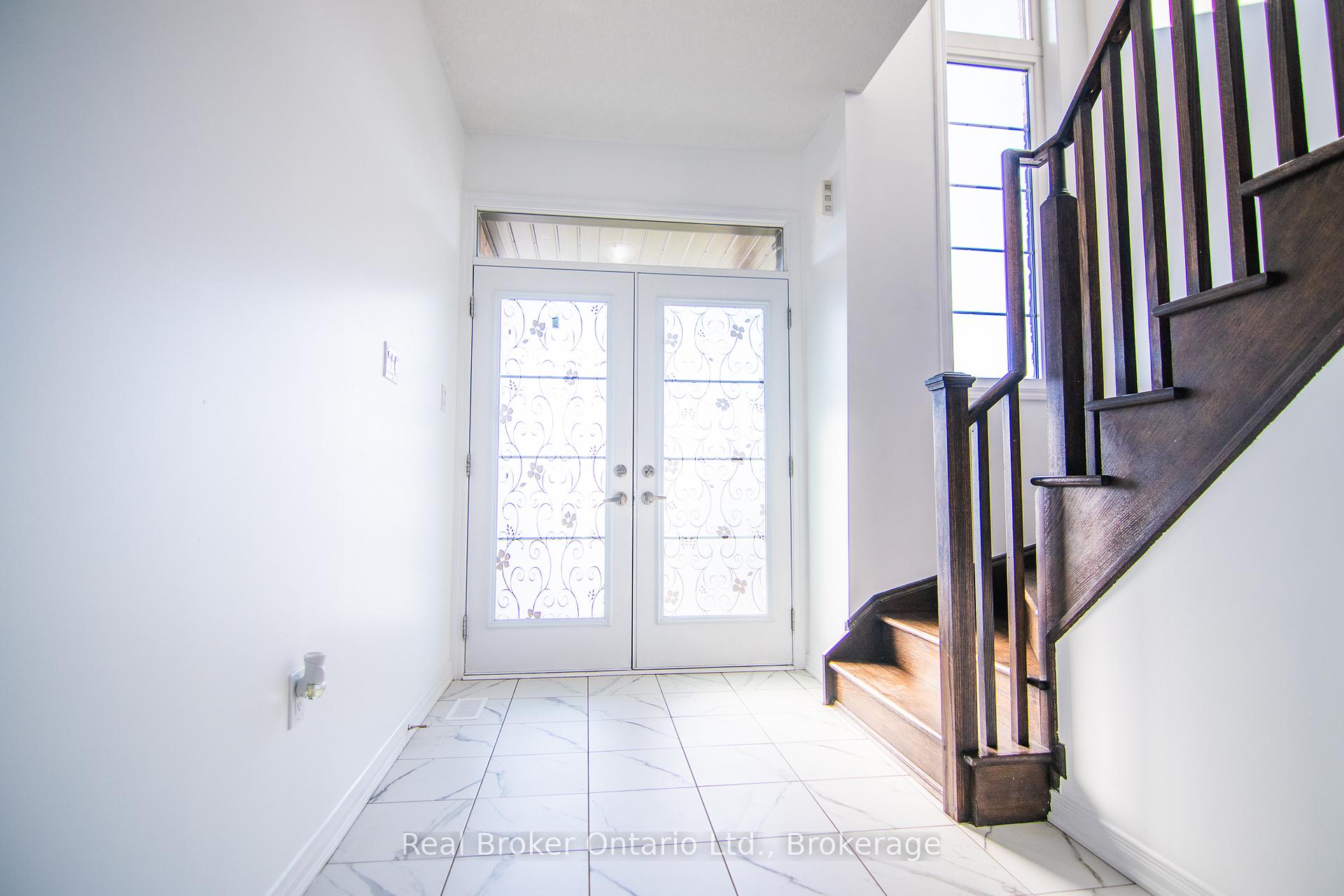 Photo 3 of 112 Queen Mary Boulevard, Hamilton, Stoney Creek Mountain — HOMEH
