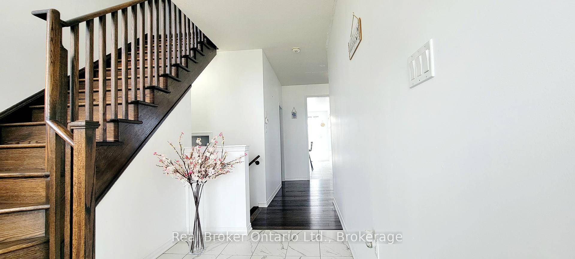Photo 4 of 112 Queen Mary Boulevard, Hamilton, Stoney Creek Mountain — HOMEH