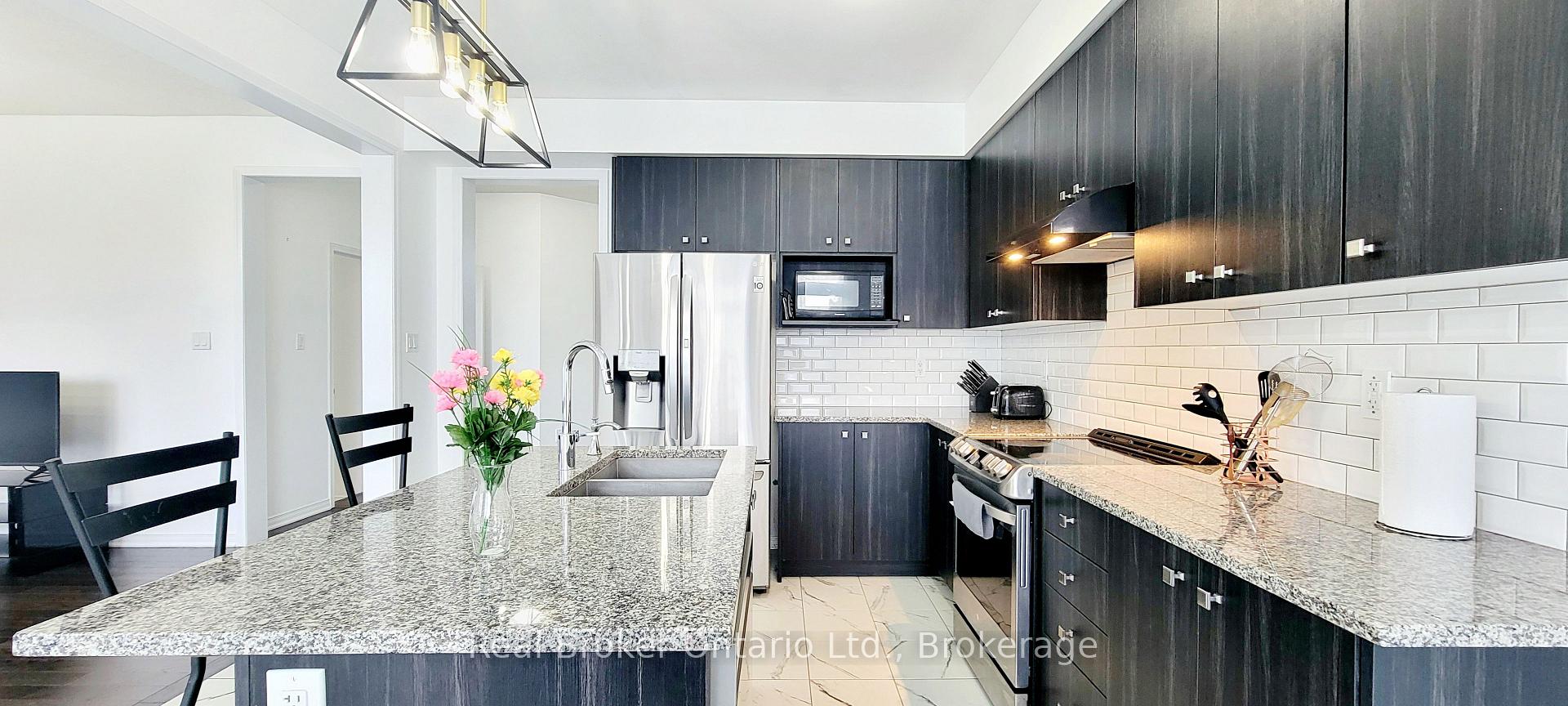 Photo 5 of 112 Queen Mary Boulevard, Hamilton, Stoney Creek Mountain — HOMEH
