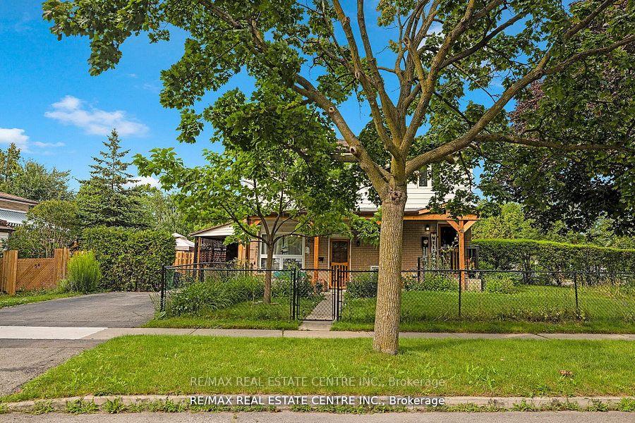 Photo 2 of 54 Archdekin Drive, Brampton, Madoc — HOMEH