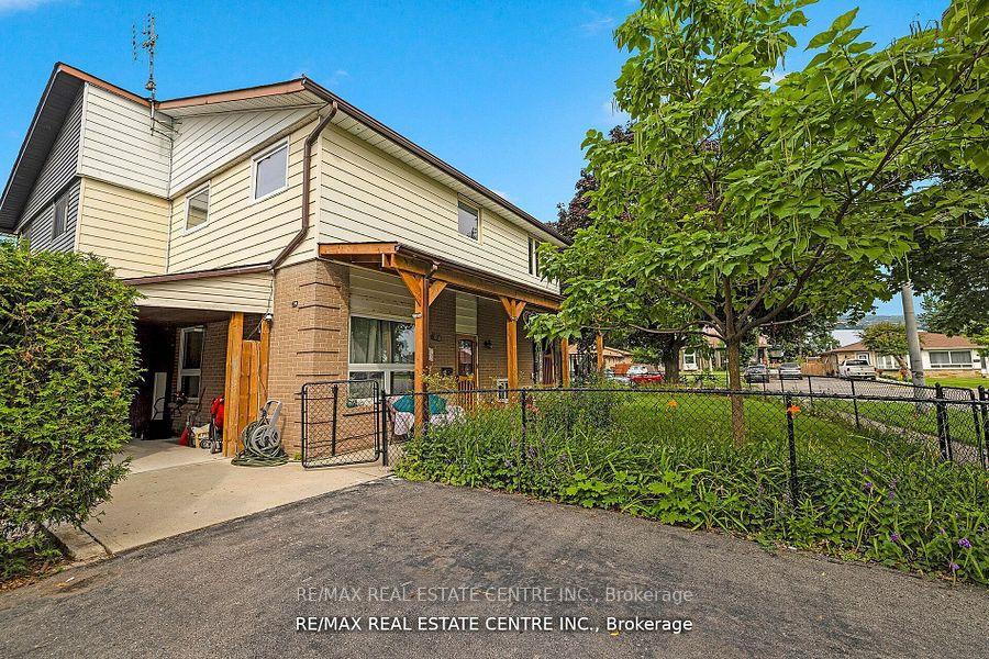 Photo 3 of 54 Archdekin Drive, Brampton, Madoc — HOMEH