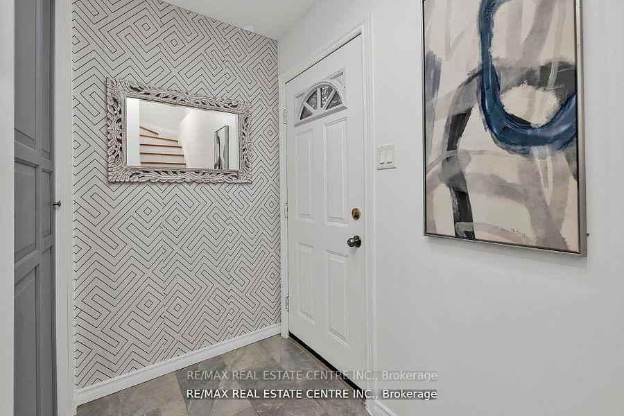Photo 8 of 54 Archdekin Drive, Brampton, Madoc — HOMEH
