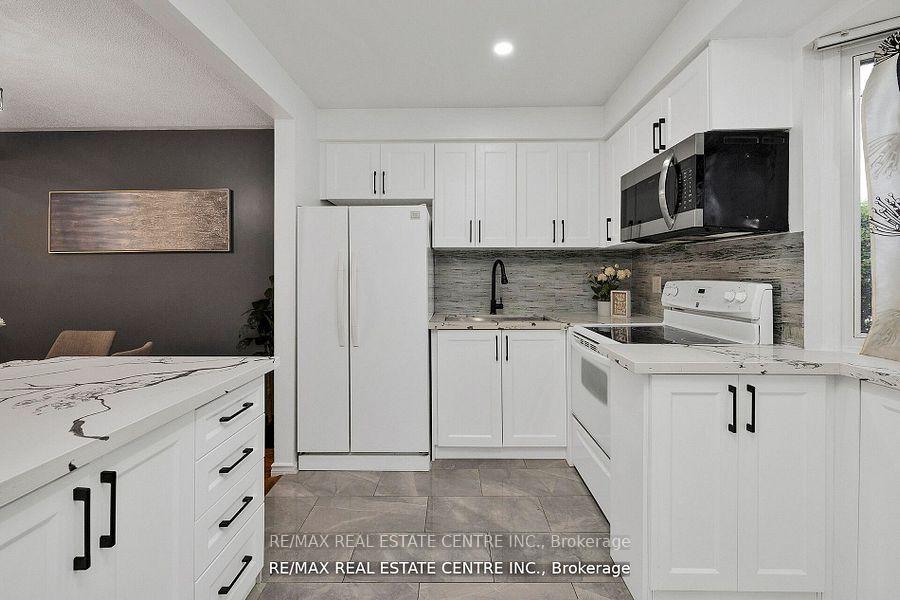 Photo 10 of 54 Archdekin Drive, Brampton, Madoc — HOMEH