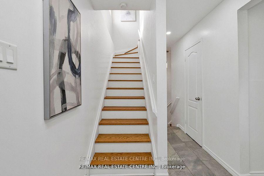 Photo 16 of 54 Archdekin Drive, Brampton, Madoc — HOMEH
