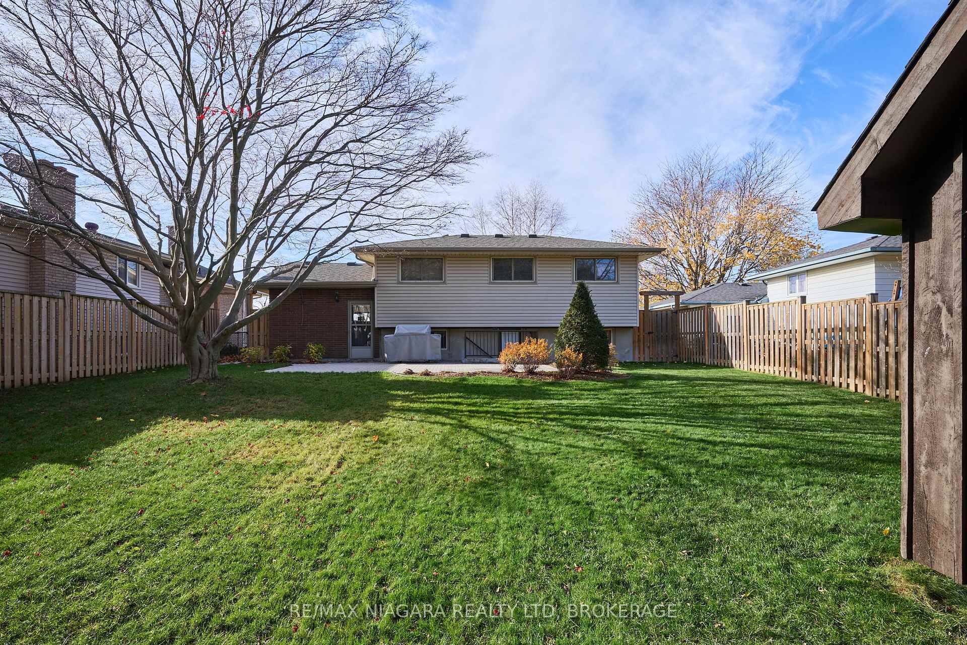 Photo 3 of 100 Sherman Drive, St. Catharines, Lakeport — HOMEH