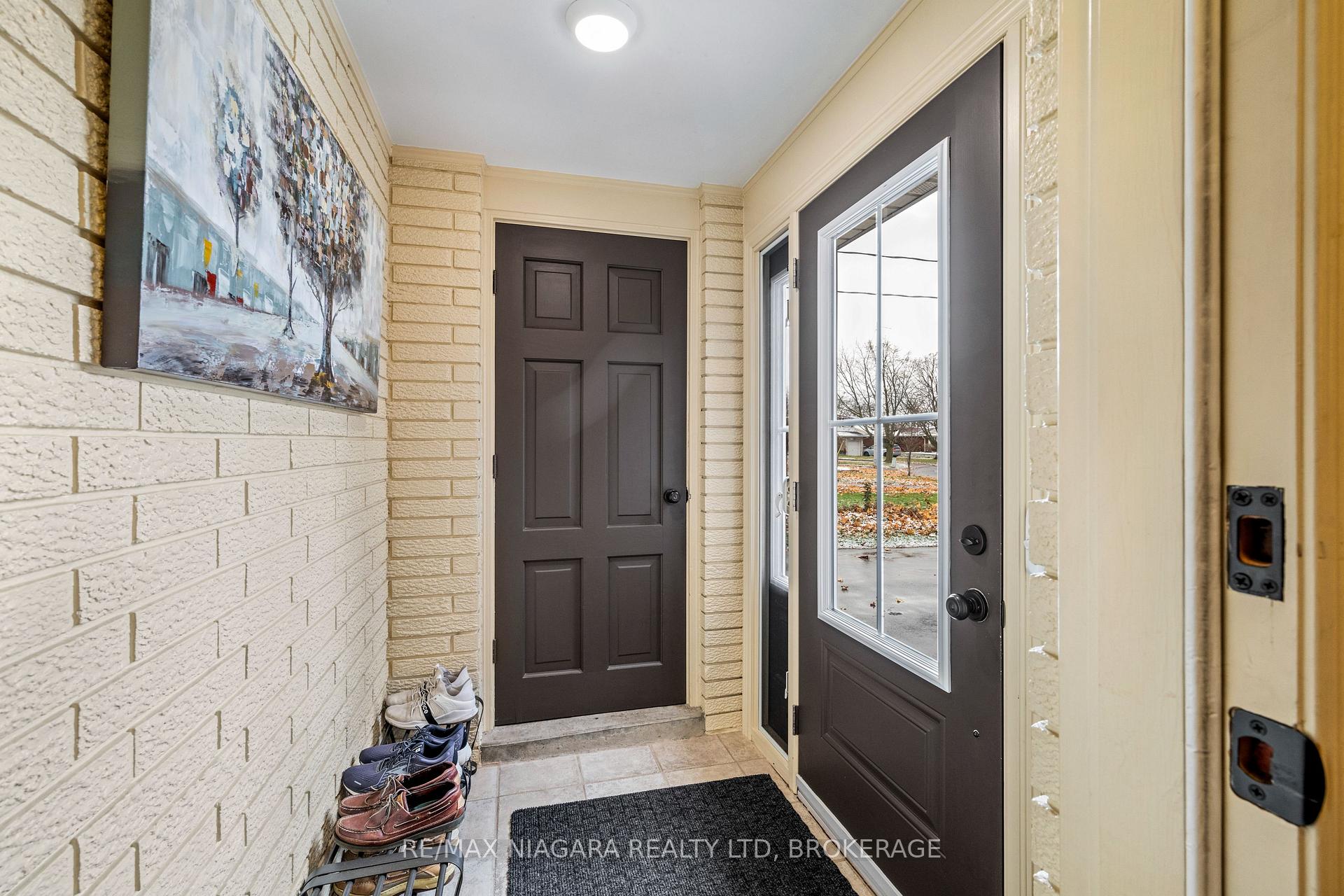 Photo 6 of 100 Sherman Drive, St. Catharines, Lakeport — HOMEH