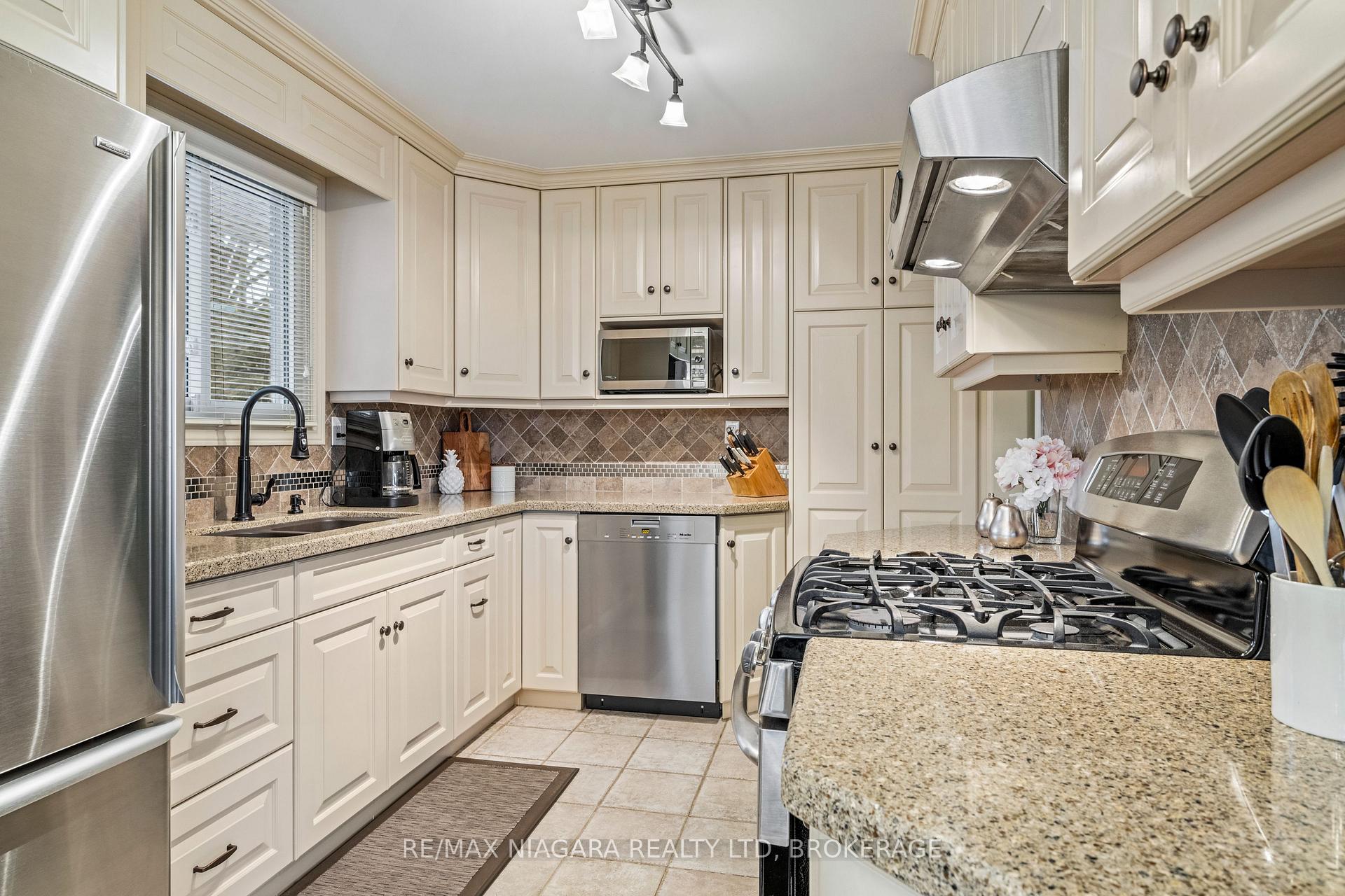 Photo 12 of 100 Sherman Drive, St. Catharines, Lakeport — HOMEH