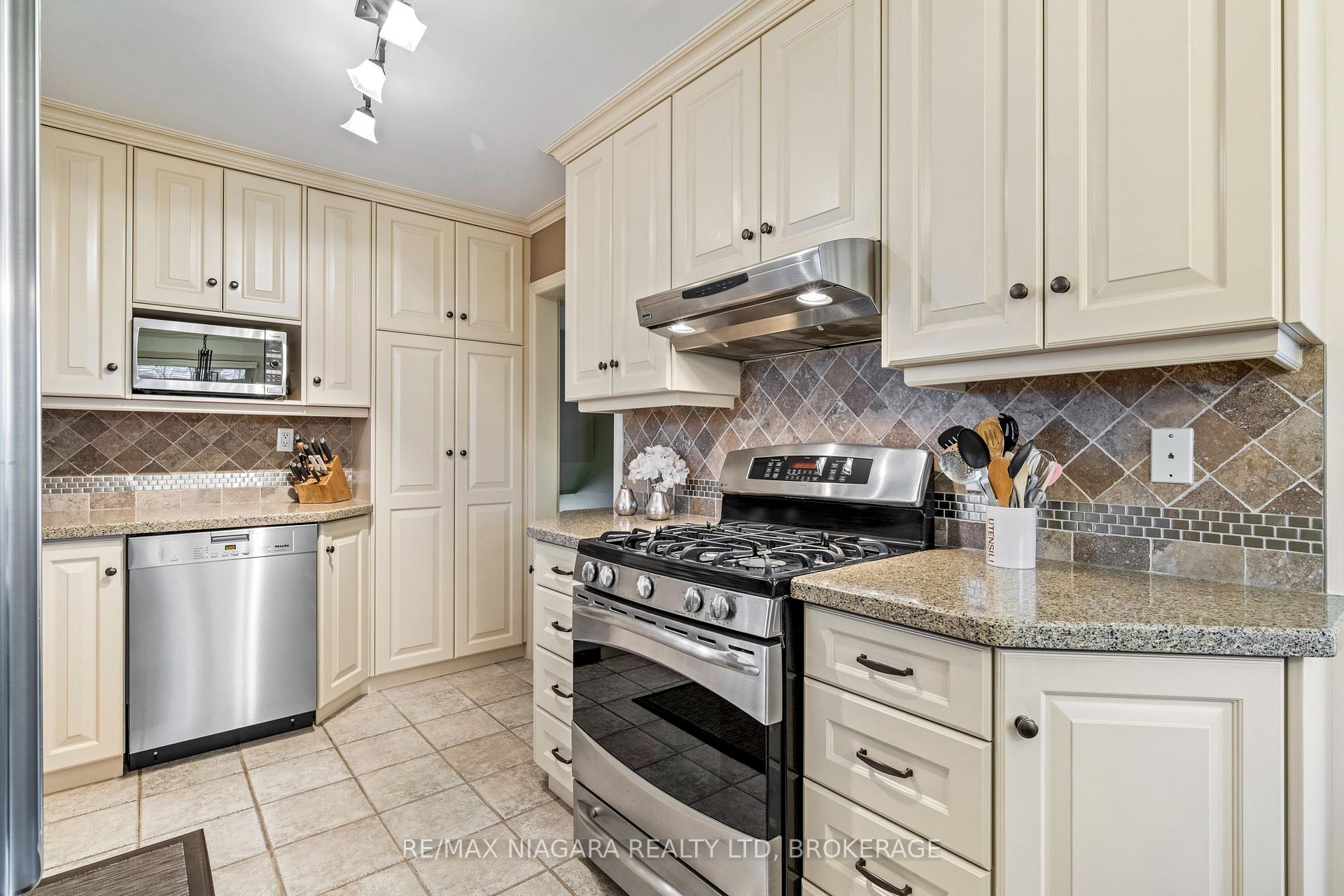 Photo 13 of 100 Sherman Drive, St. Catharines, Lakeport — HOMEH