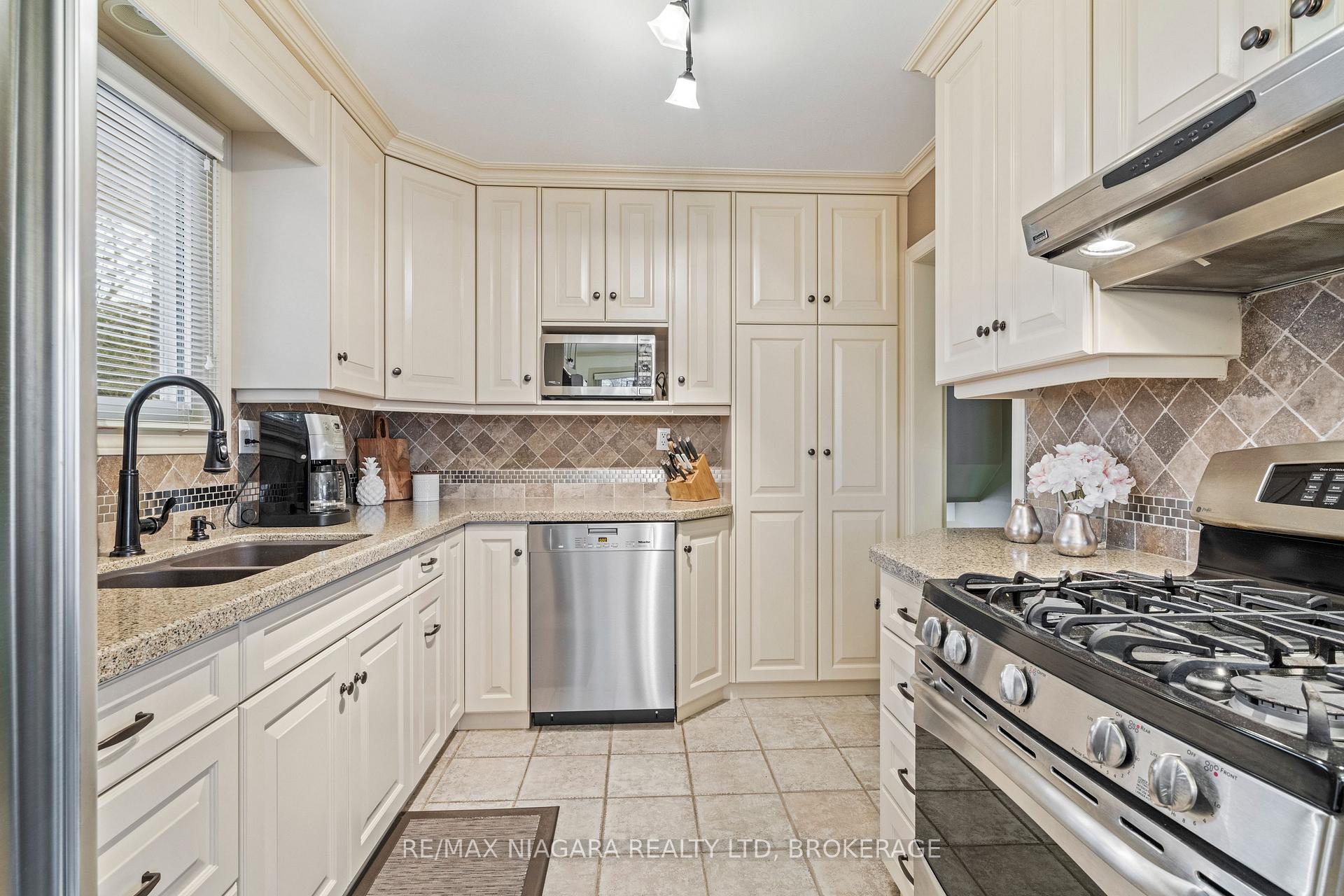 Photo 14 of 100 Sherman Drive, St. Catharines, Lakeport — HOMEH