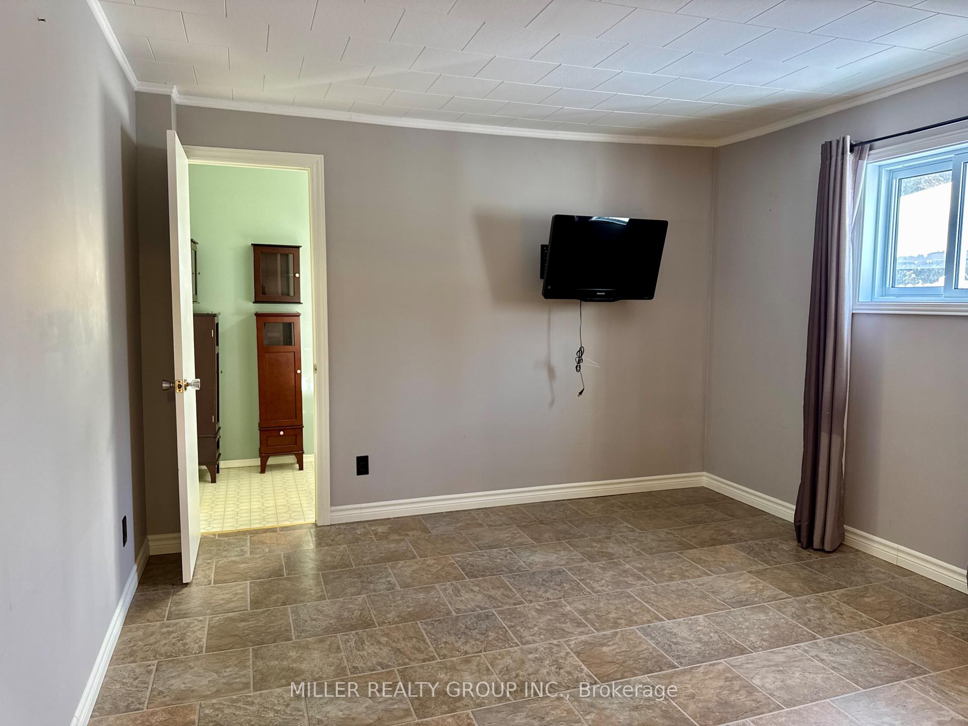 Photo 9 of 399 Lakeview Avenue, Temiskaming Shores, Haileybury — HOMEH