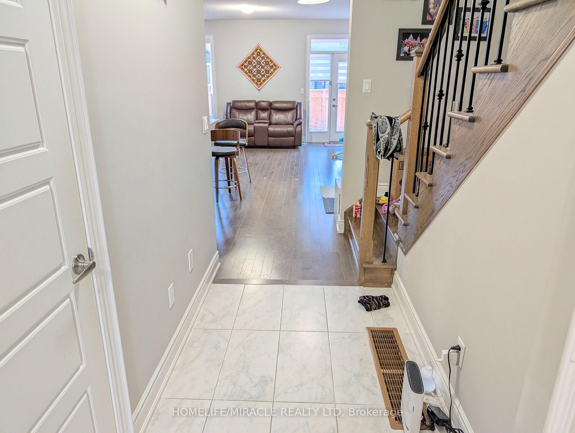 Photo 4 of Unit (Upper), 14 Banner Elk Street, Brampton, Brampton West — HOMEH