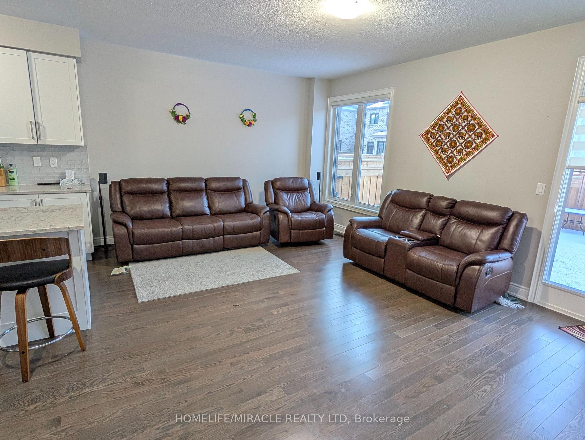 Photo 6 of Unit (Upper), 14 Banner Elk Street, Brampton, Brampton West — HOMEH