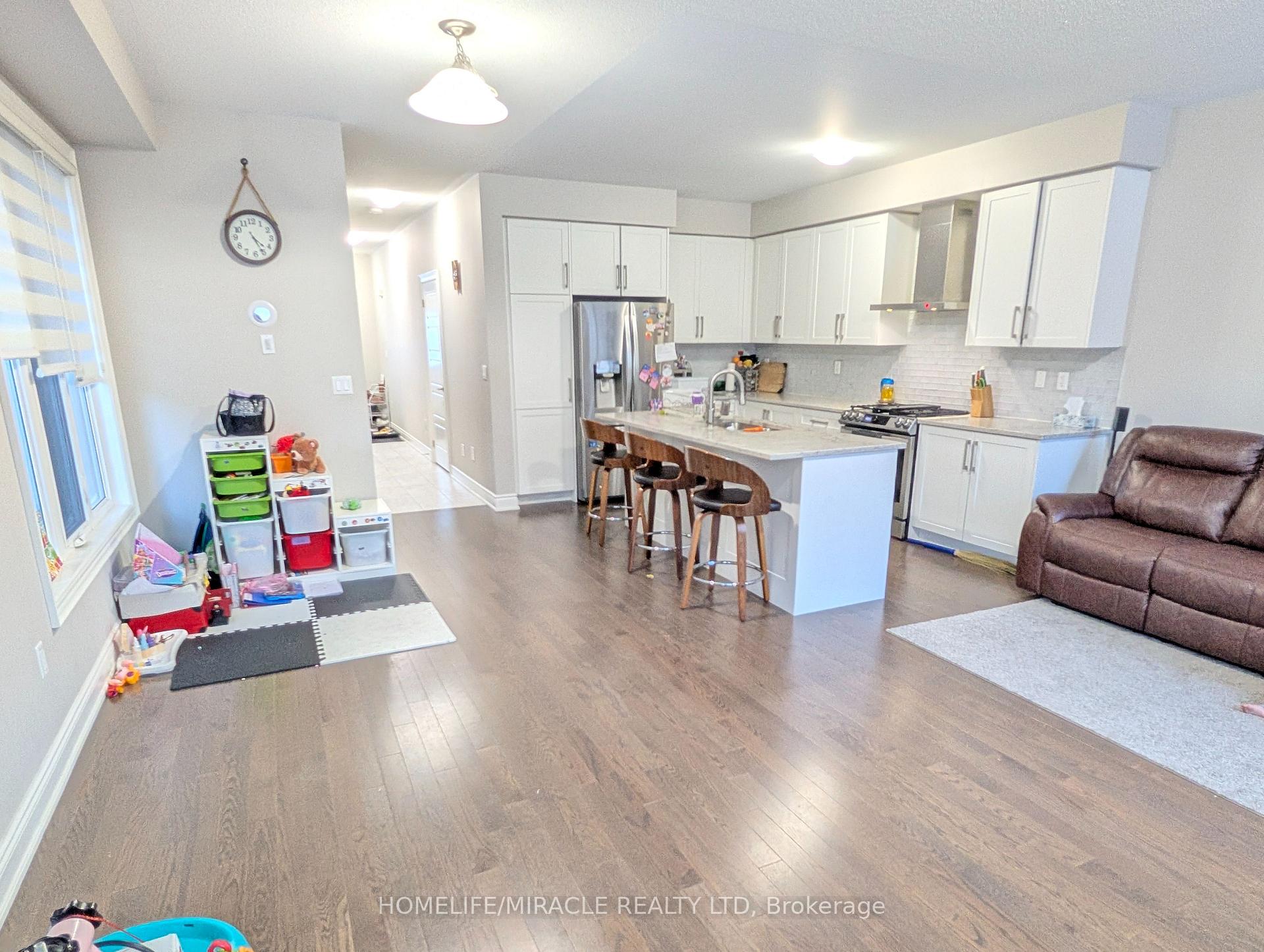 Photo 8 of Unit (Upper), 14 Banner Elk Street, Brampton, Brampton West — HOMEH