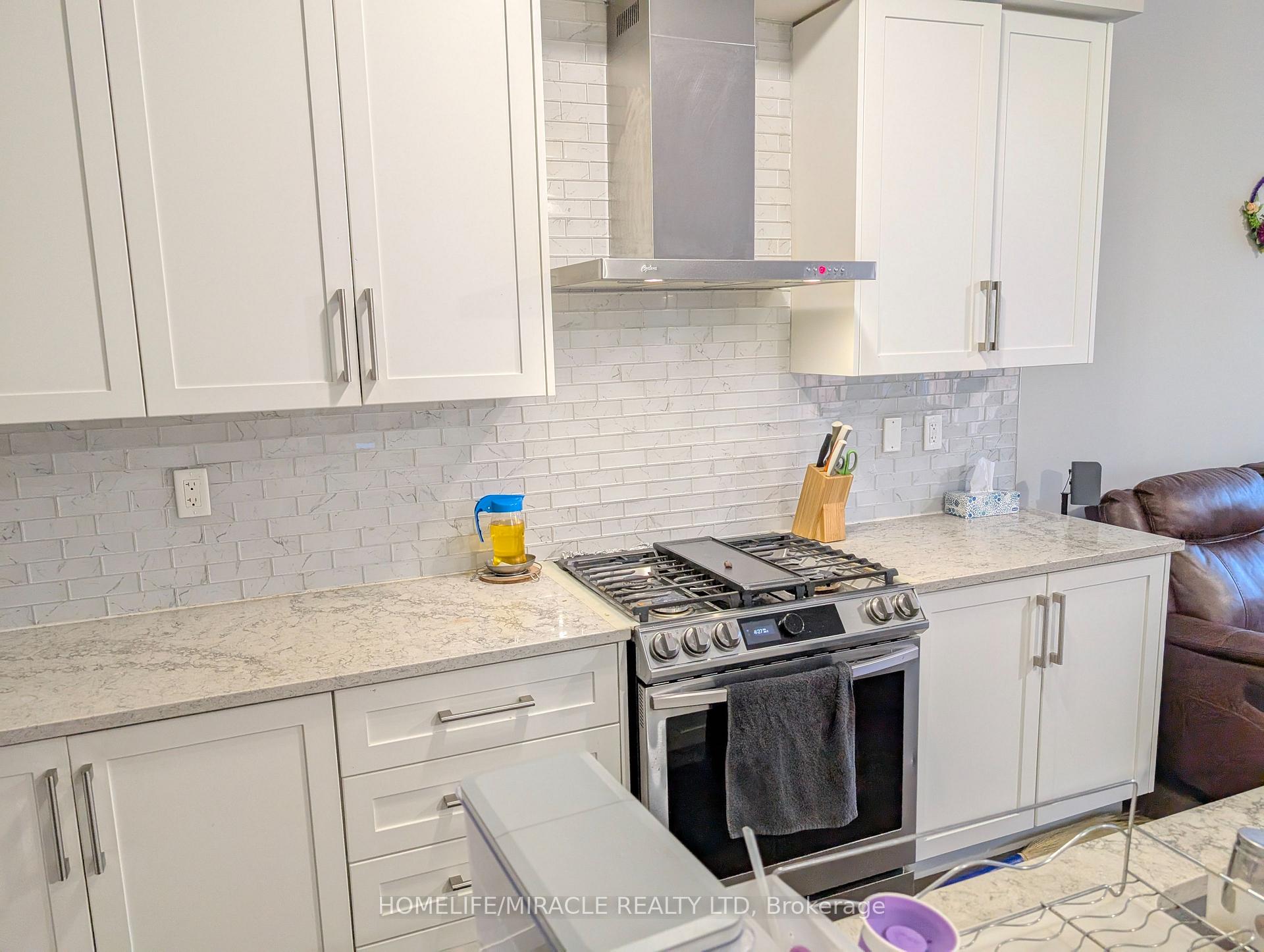 Photo 10 of Unit (Upper), 14 Banner Elk Street, Brampton, Brampton West — HOMEH