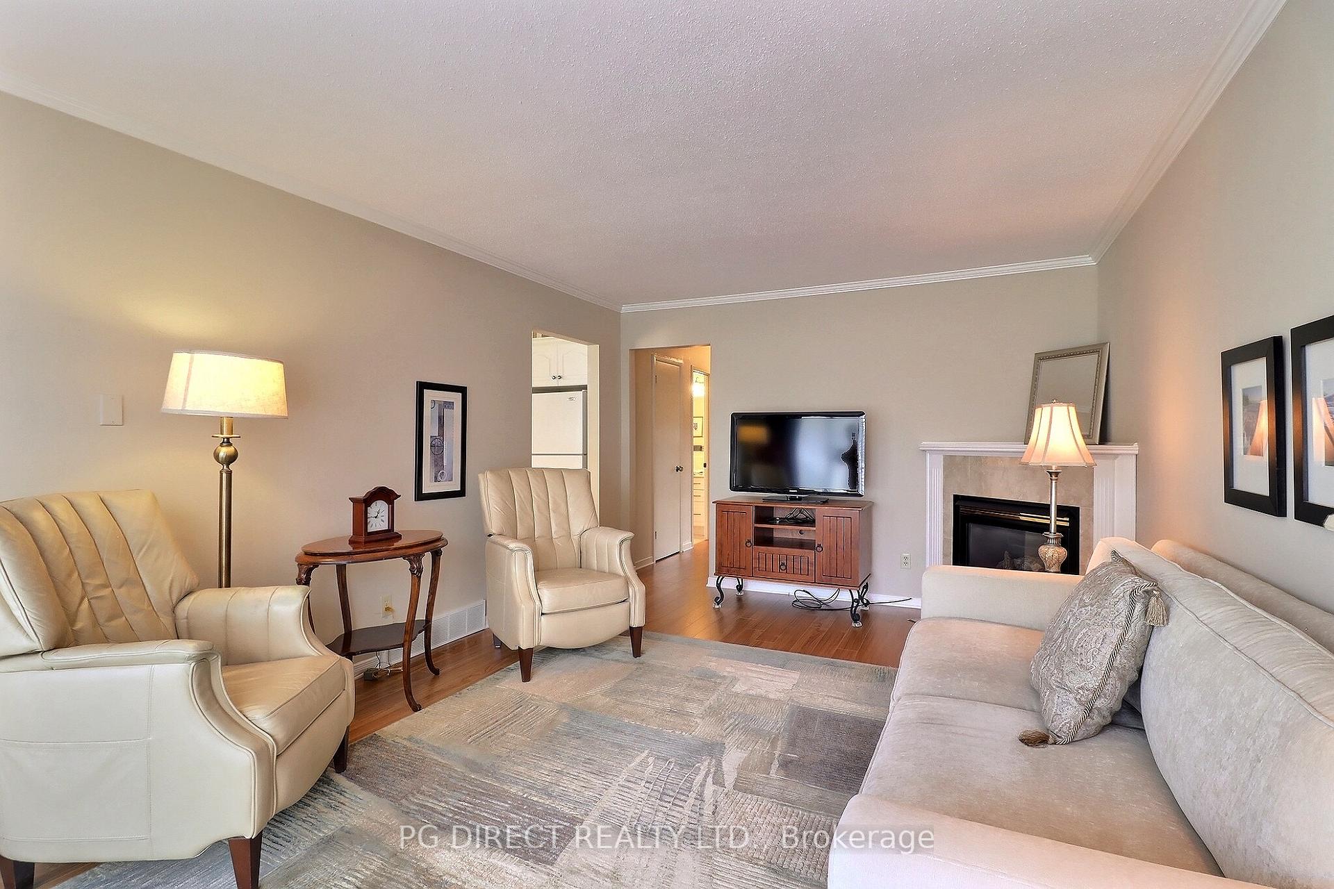 Photo 3 of 45 Locke Avenue S, St. Thomas — HOMEH