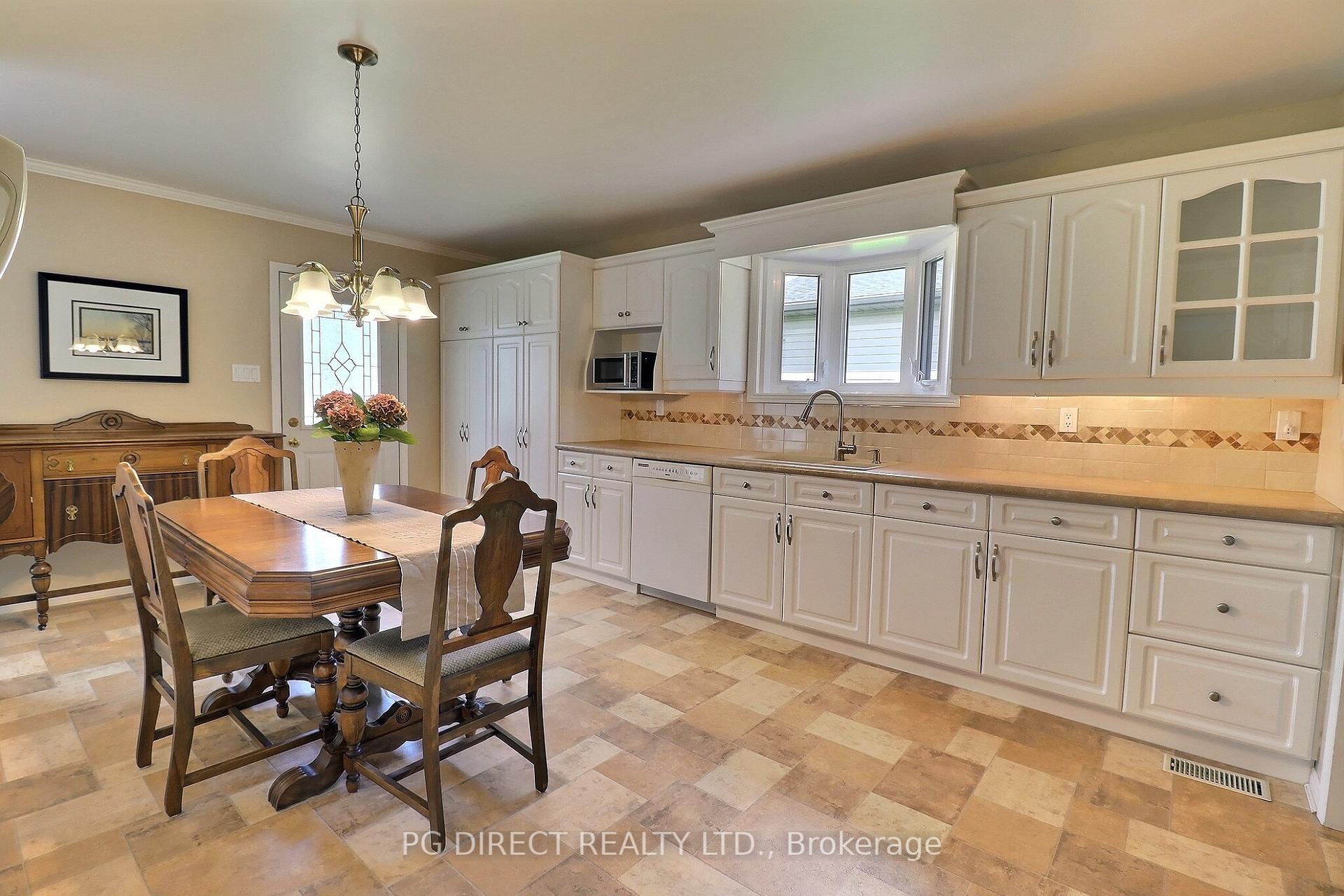 Photo 4 of 45 Locke Avenue S, St. Thomas — HOMEH