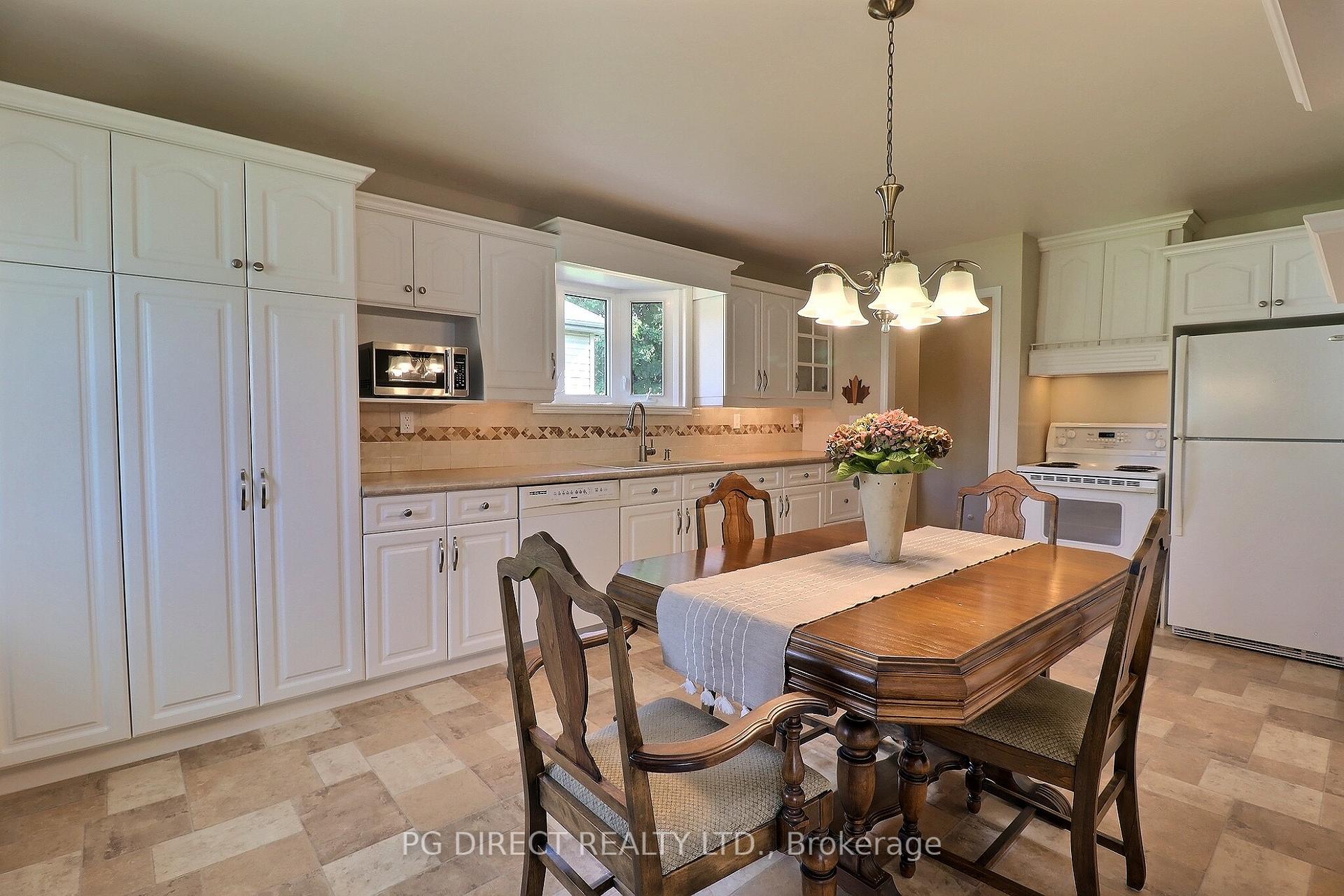 Photo 5 of 45 Locke Avenue S, St. Thomas — HOMEH