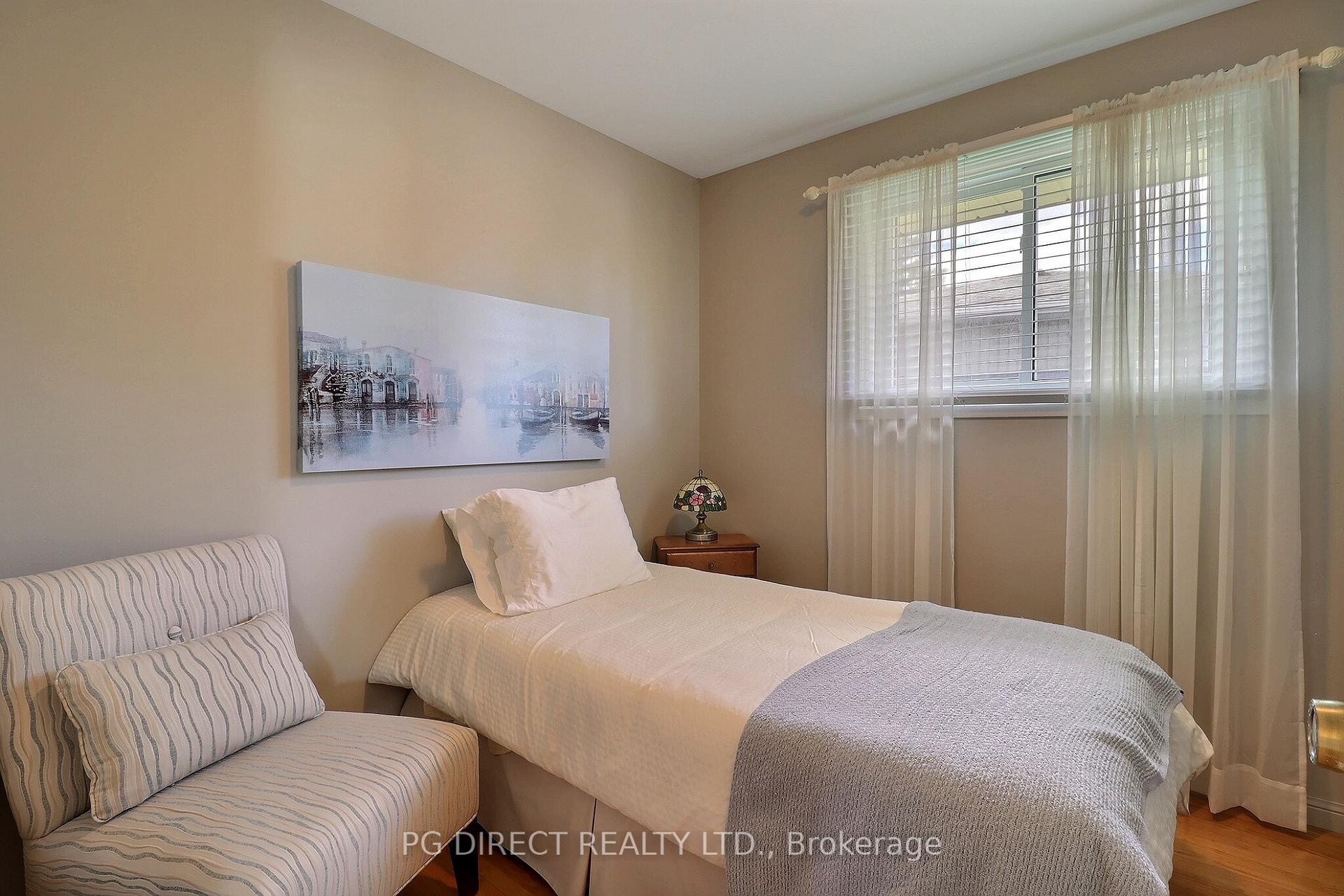 Photo 9 of 45 Locke Avenue S, St. Thomas — HOMEH