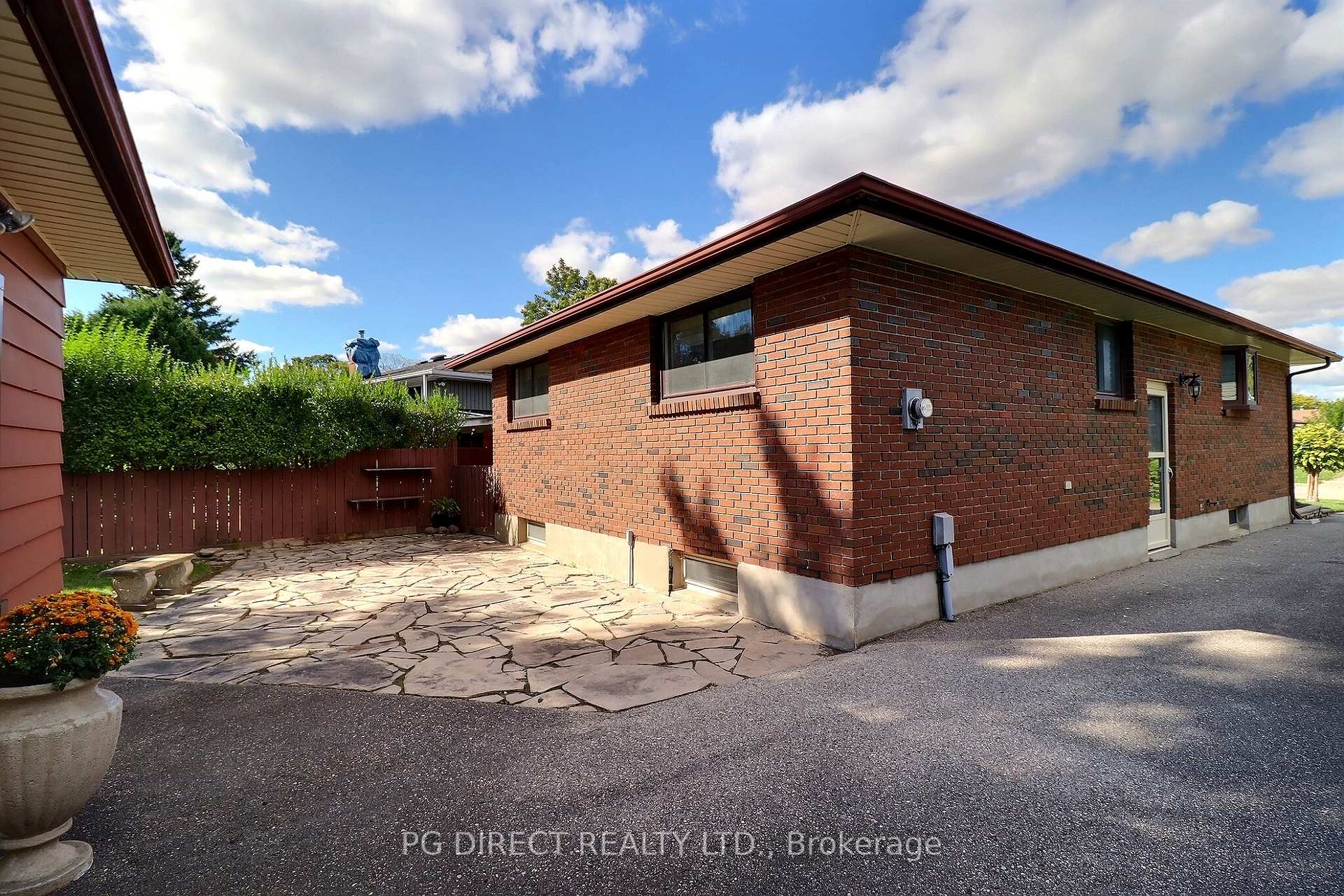 Photo 16 of 45 Locke Avenue S, St. Thomas — HOMEH