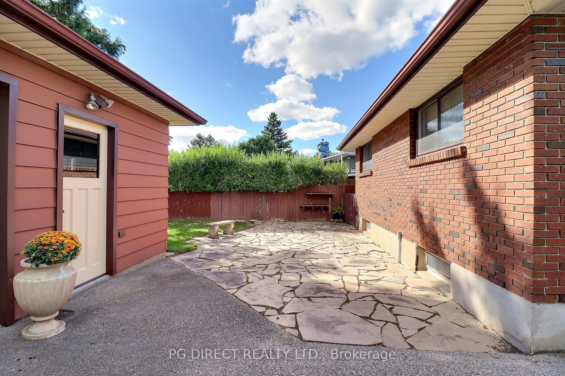 Photo 17 of 45 Locke Avenue S, St. Thomas — HOMEH